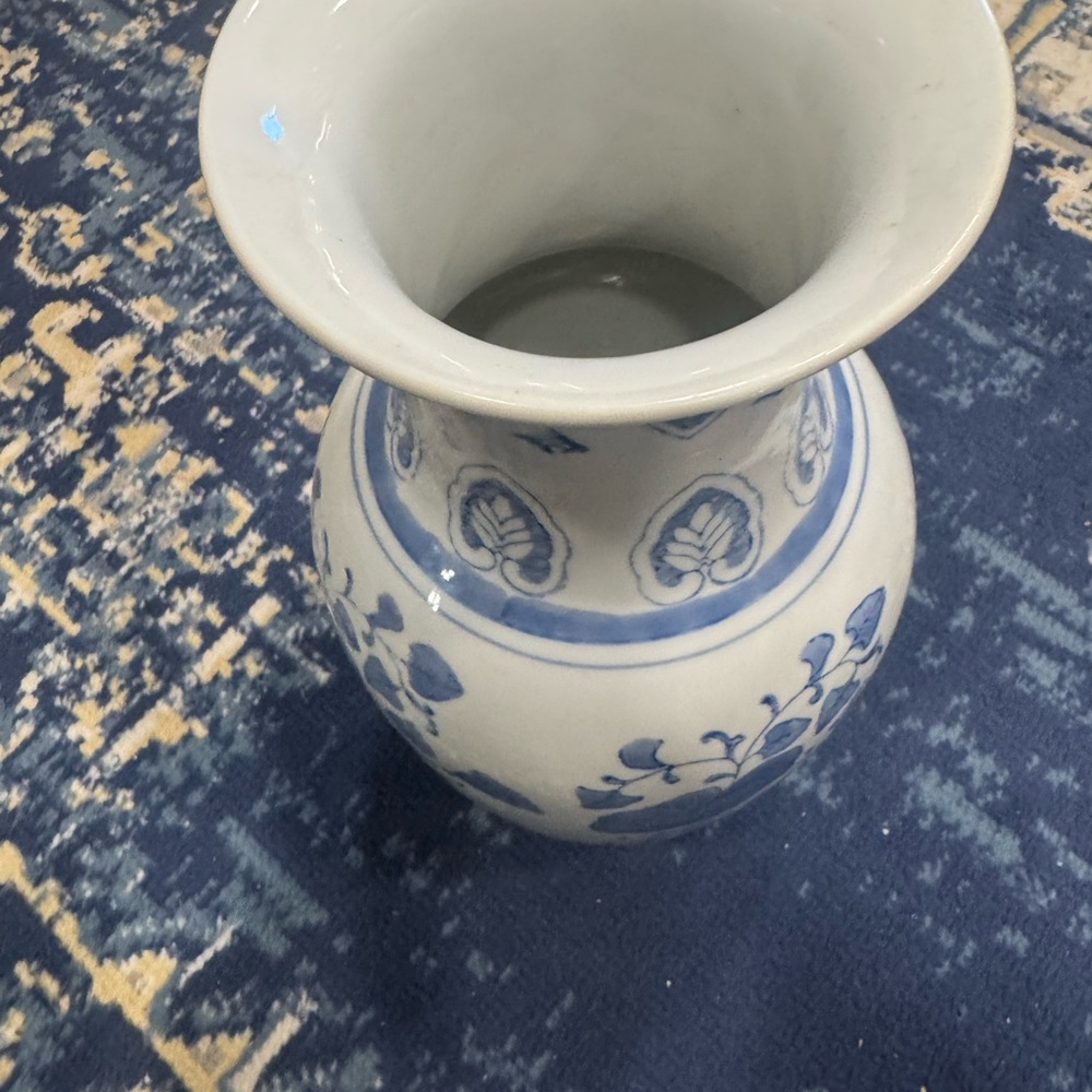 Blue and White Floral Vase - Picture 4 of 6